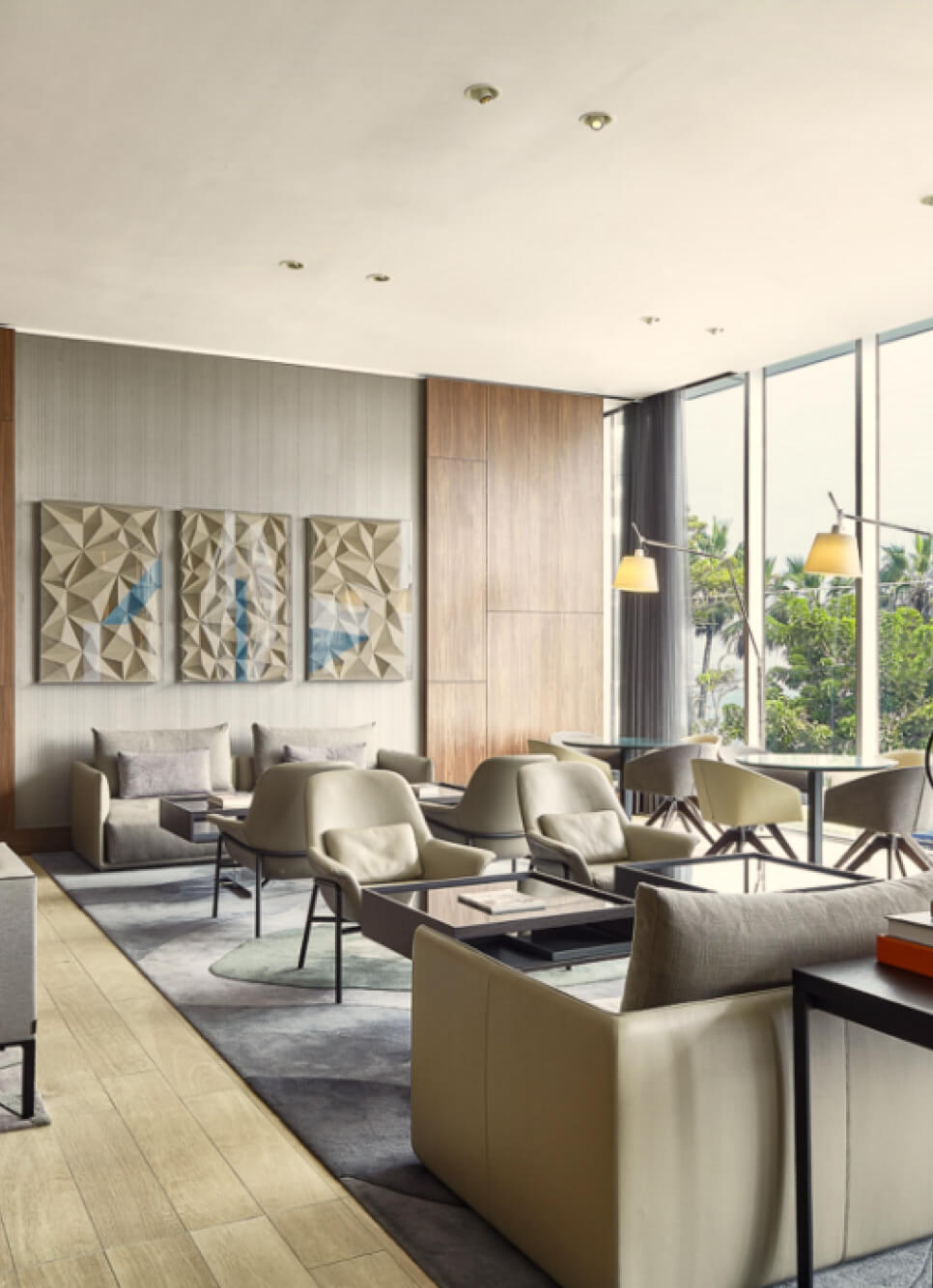 A sophisticated and modern hotel by the sea